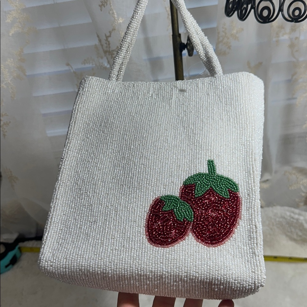 Made in India strawberry white beaded shoulder bag - Picture 3 of 6